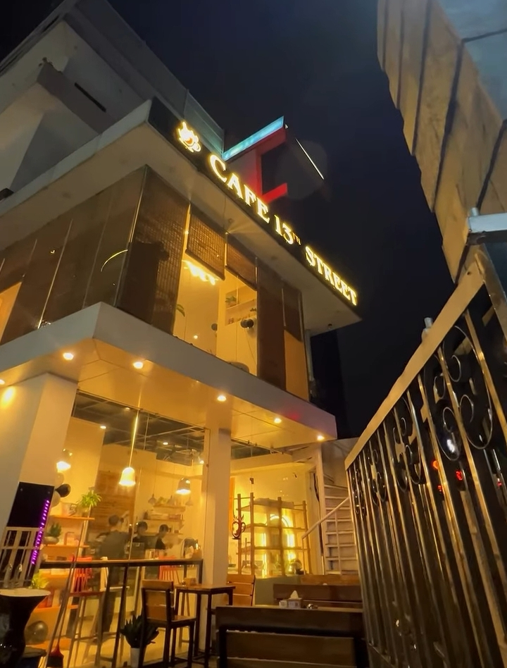 Cafe 13th Street interior